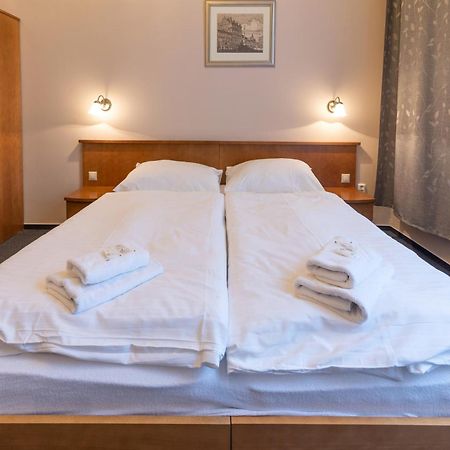 Hotel Slovan Plzen Bagian luar foto