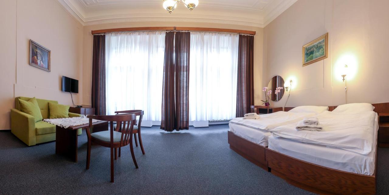 Hotel Slovan Plzen Bagian luar foto