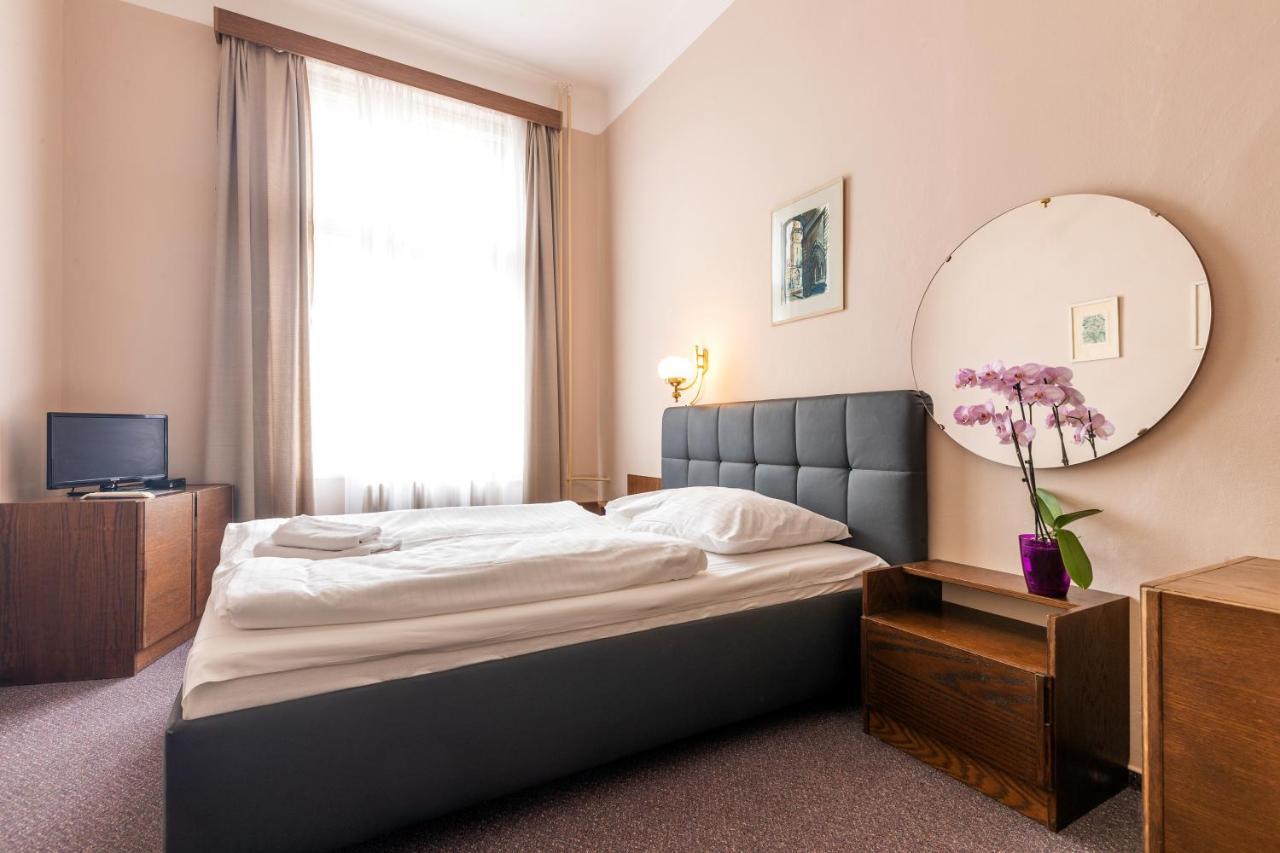 Hotel Slovan Plzen Bagian luar foto