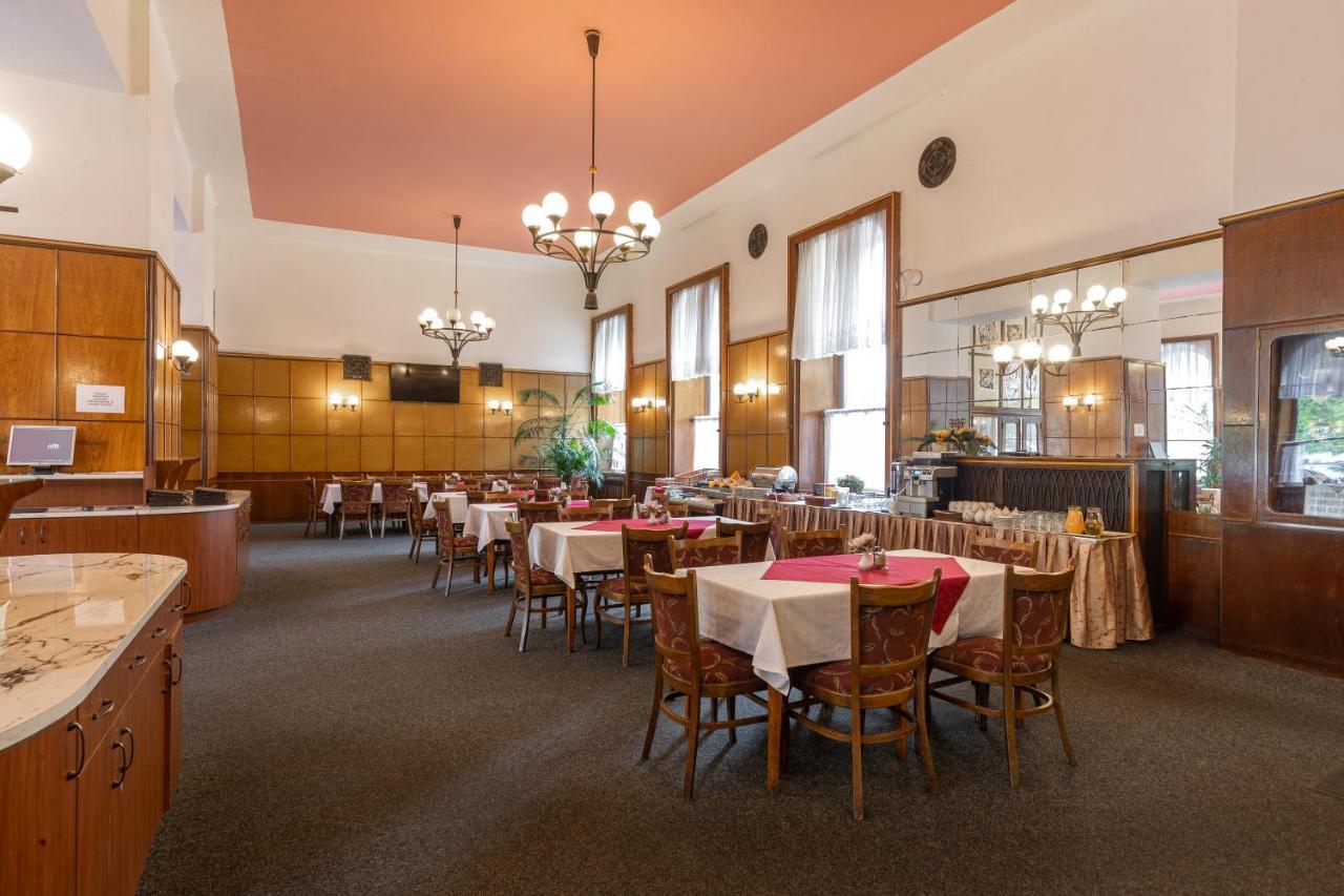 Hotel Slovan Plzen Bagian luar foto