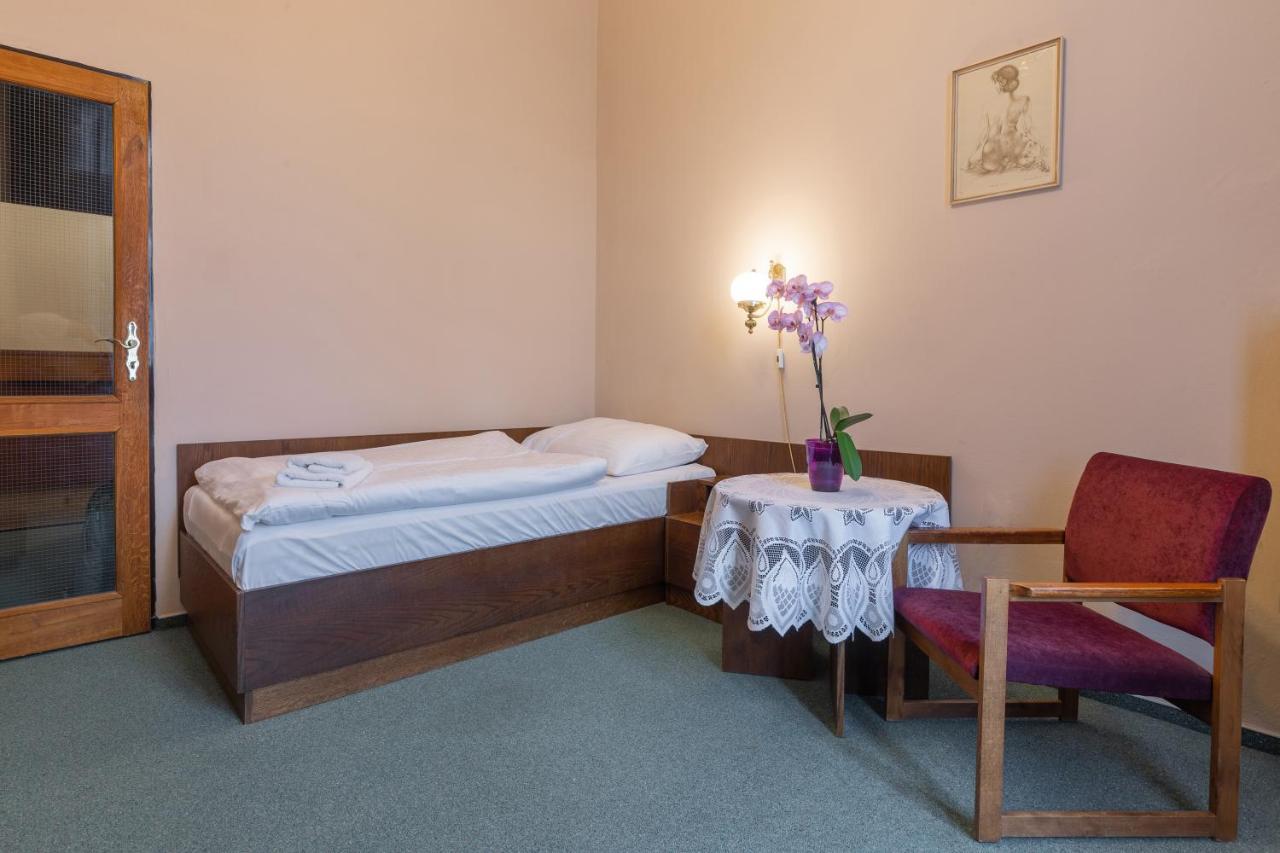 Hotel Slovan Plzen Bagian luar foto