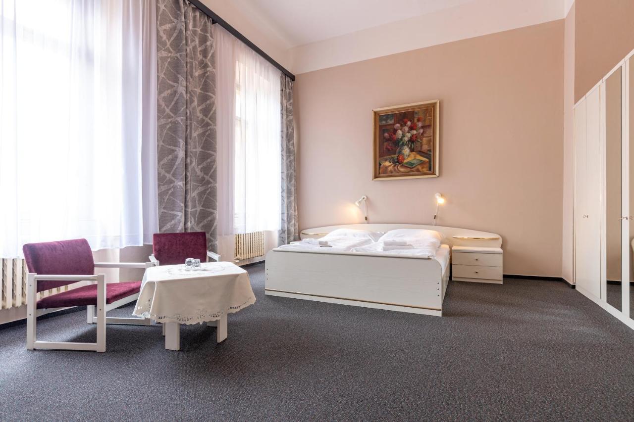 Hotel Slovan Plzen Bagian luar foto