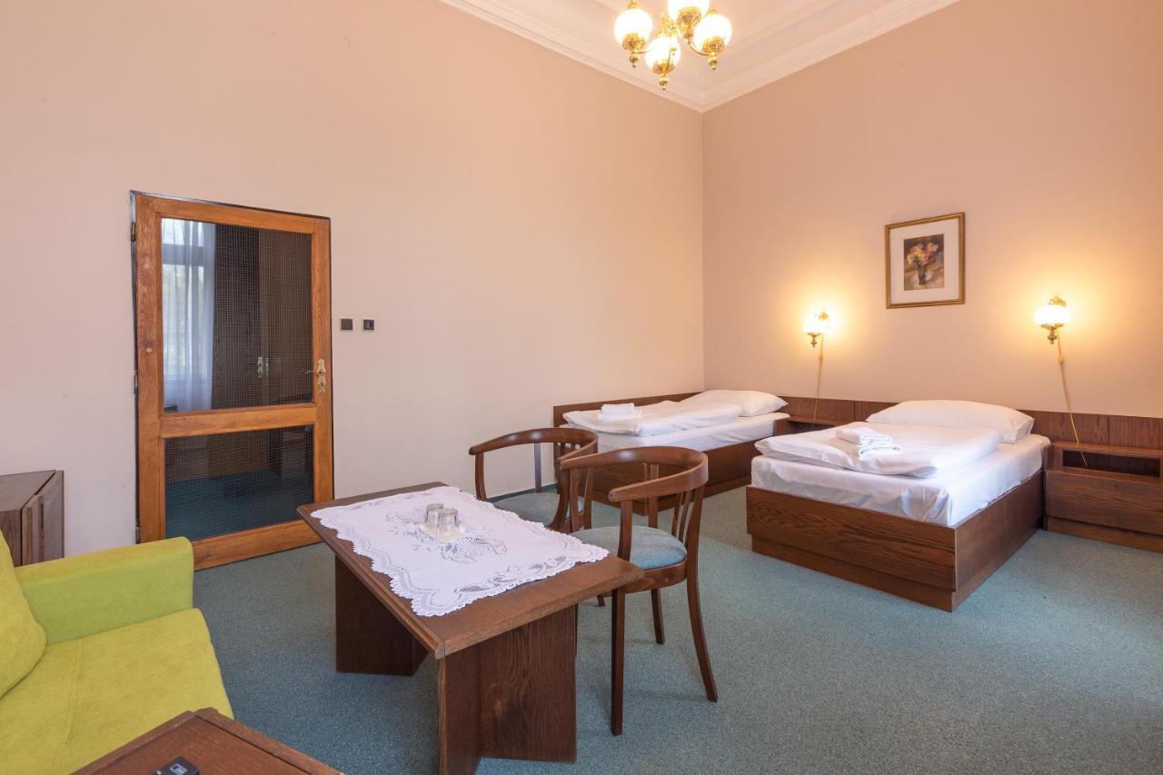 Hotel Slovan Plzen Bagian luar foto