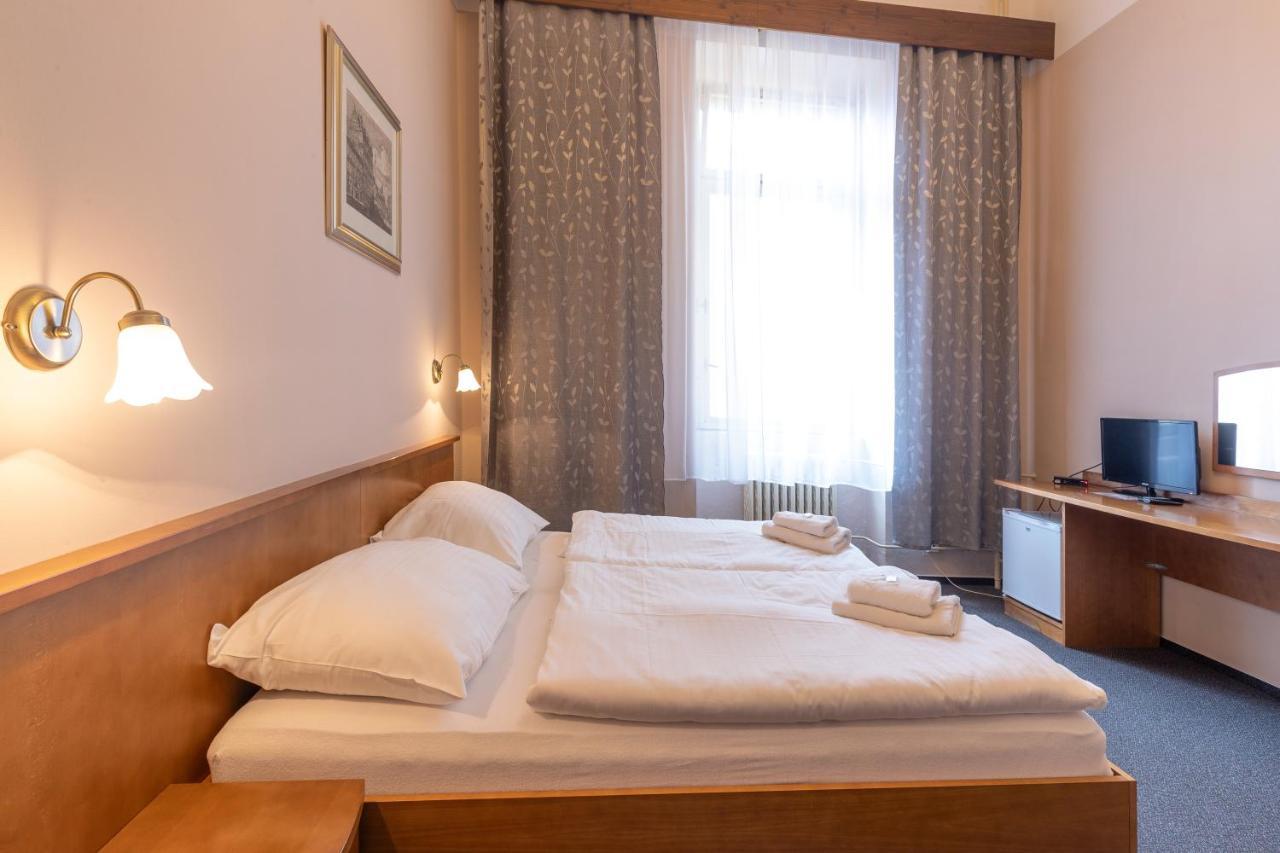 Hotel Slovan Plzen Bagian luar foto