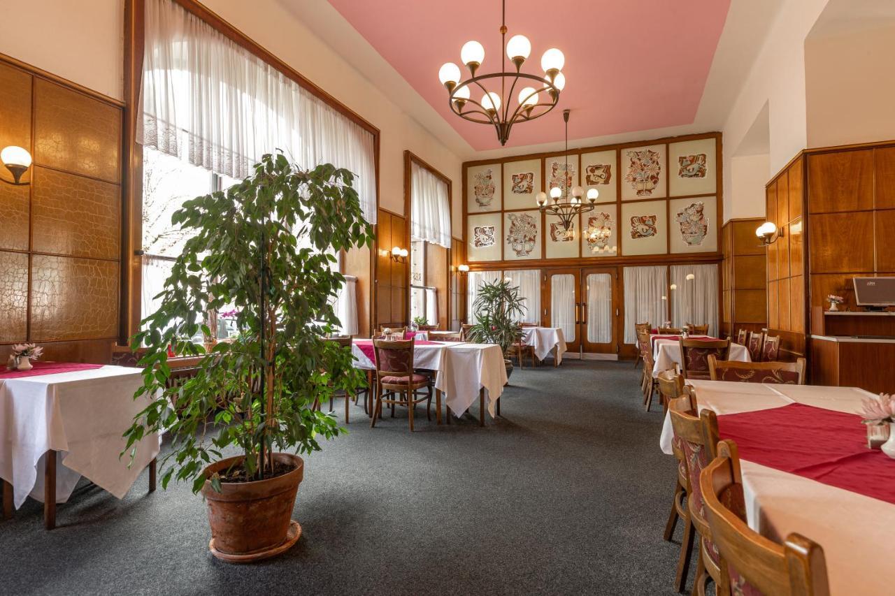 Hotel Slovan Plzen Bagian luar foto