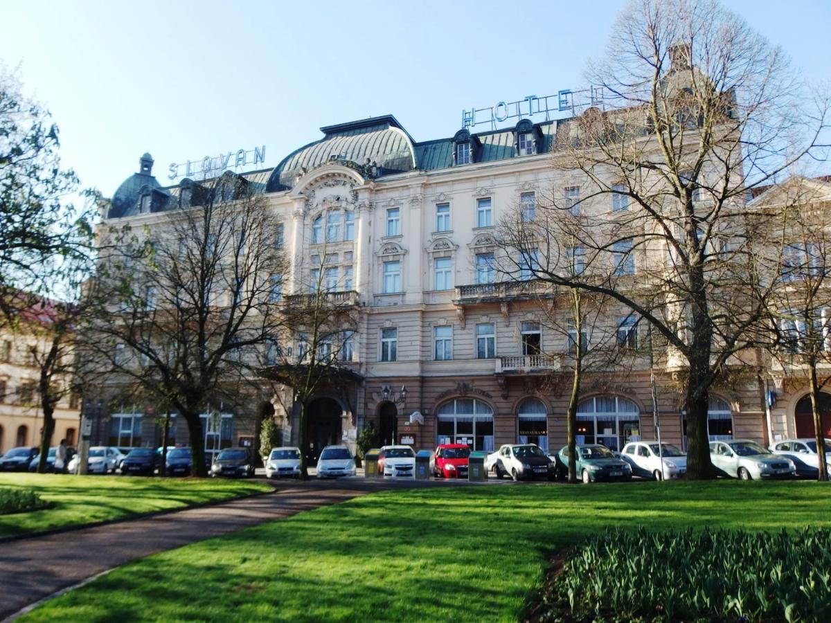 Hotel Slovan Plzen Bagian luar foto