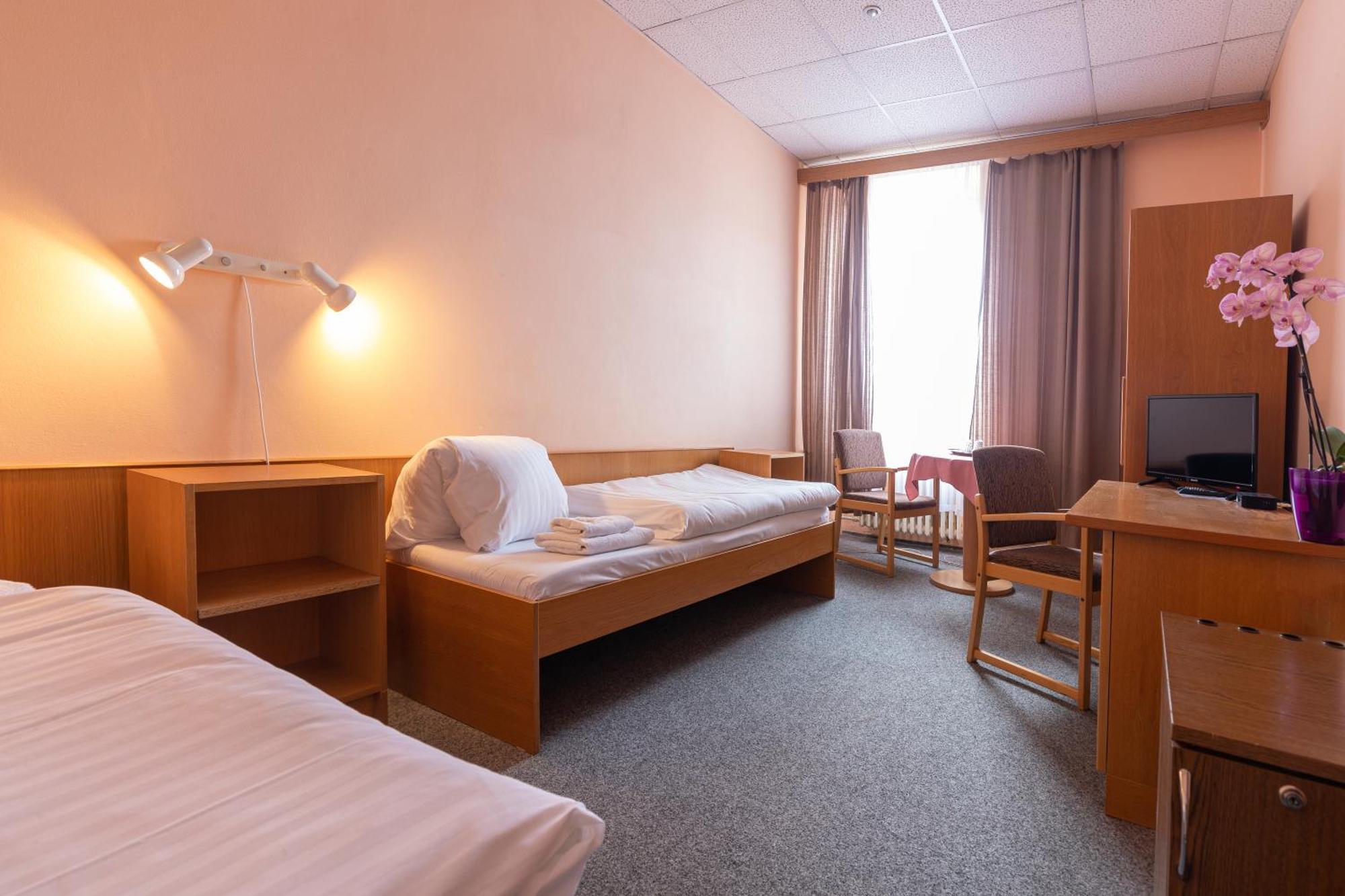 Hotel Slovan Plzen Bagian luar foto